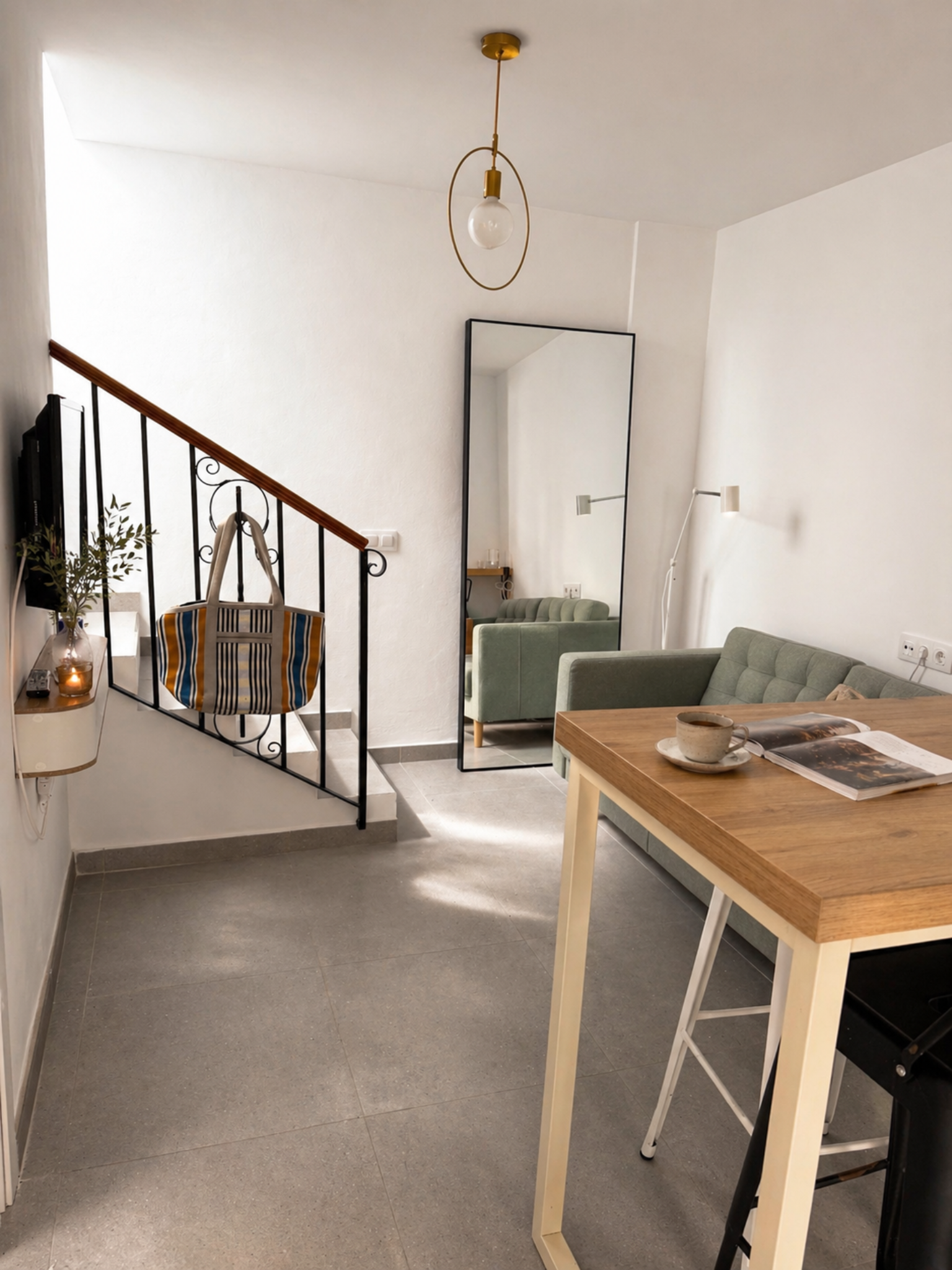 Salón con café · Casa Carlota Conil